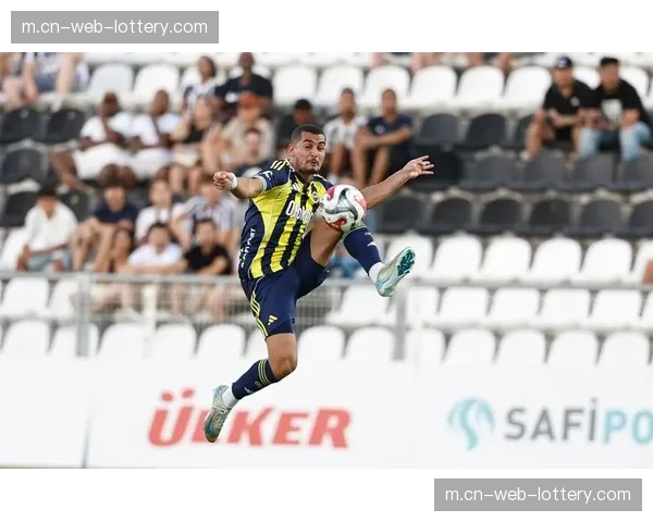 穆里尼奥三中卫实验再度受挫 半场换回四后卫方稳住局势 穆里尼奥三中卫实验再度受挫 半场换回四后卫方稳住局势